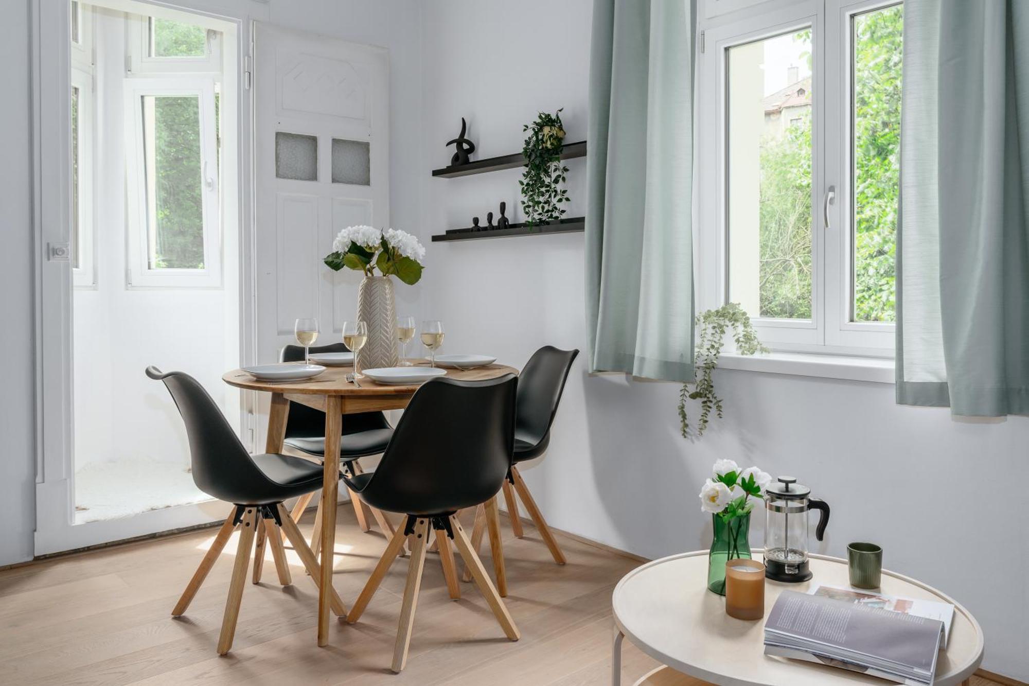 Apartment Days - Luxurious In A Quiet Area Prague