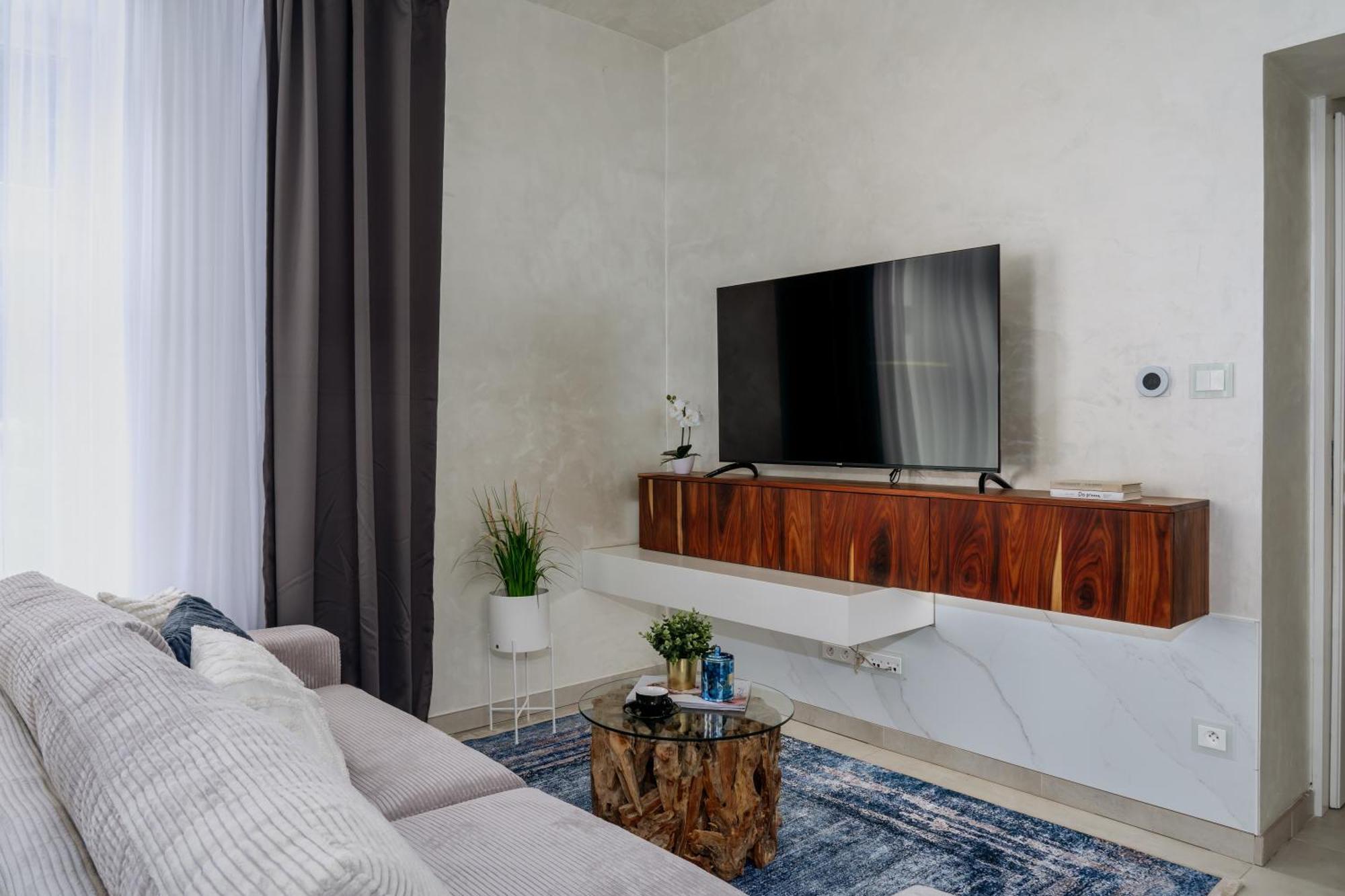 Days - Luxurious In A Quiet Area *